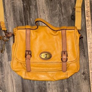 FOSSIL leather crossbody messenger bag. Beautifully piece